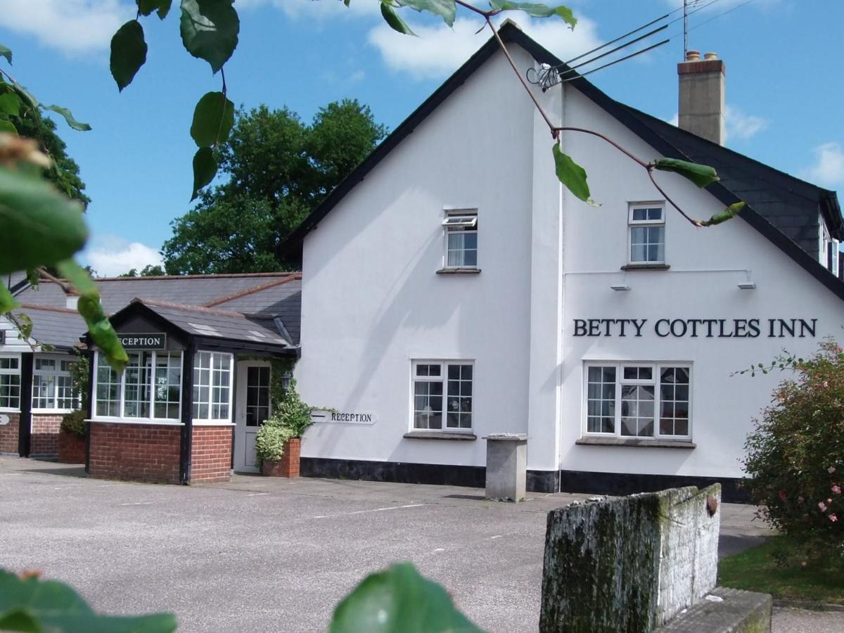 Betty Cottles Inn Okehampton Extérieur photo